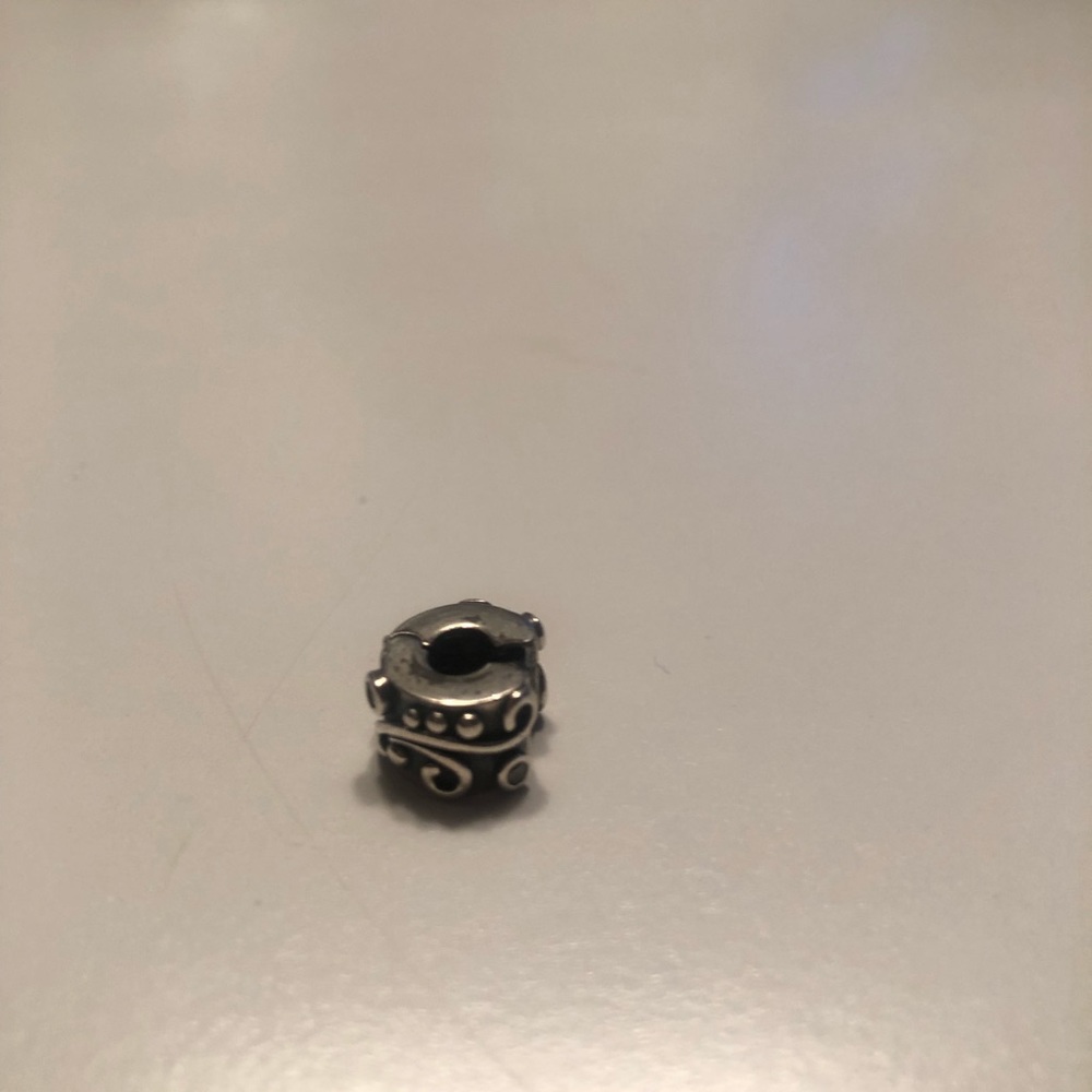 Pandora clip charm